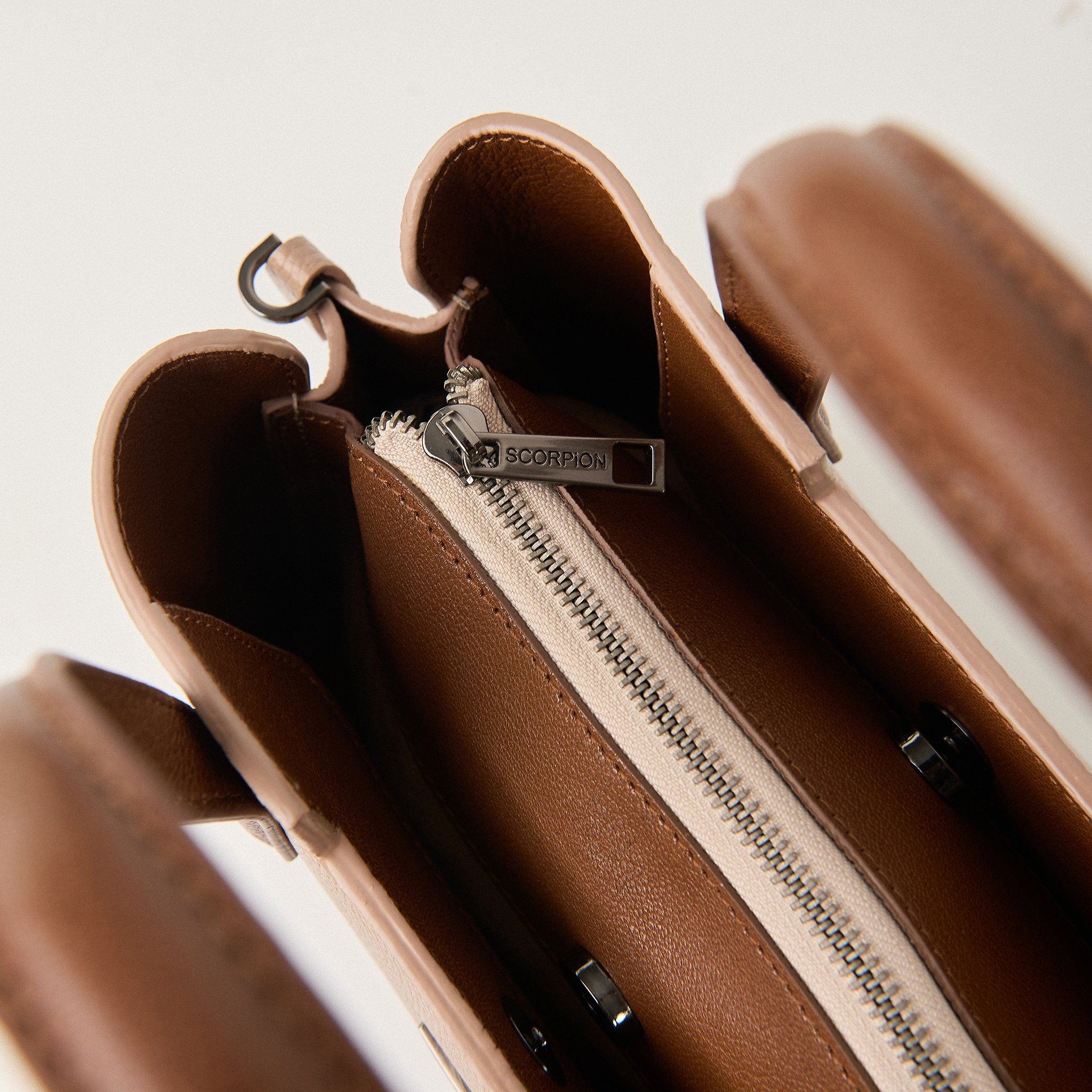  Túi Xách Nữ Da Trơn Kem 26K.38 