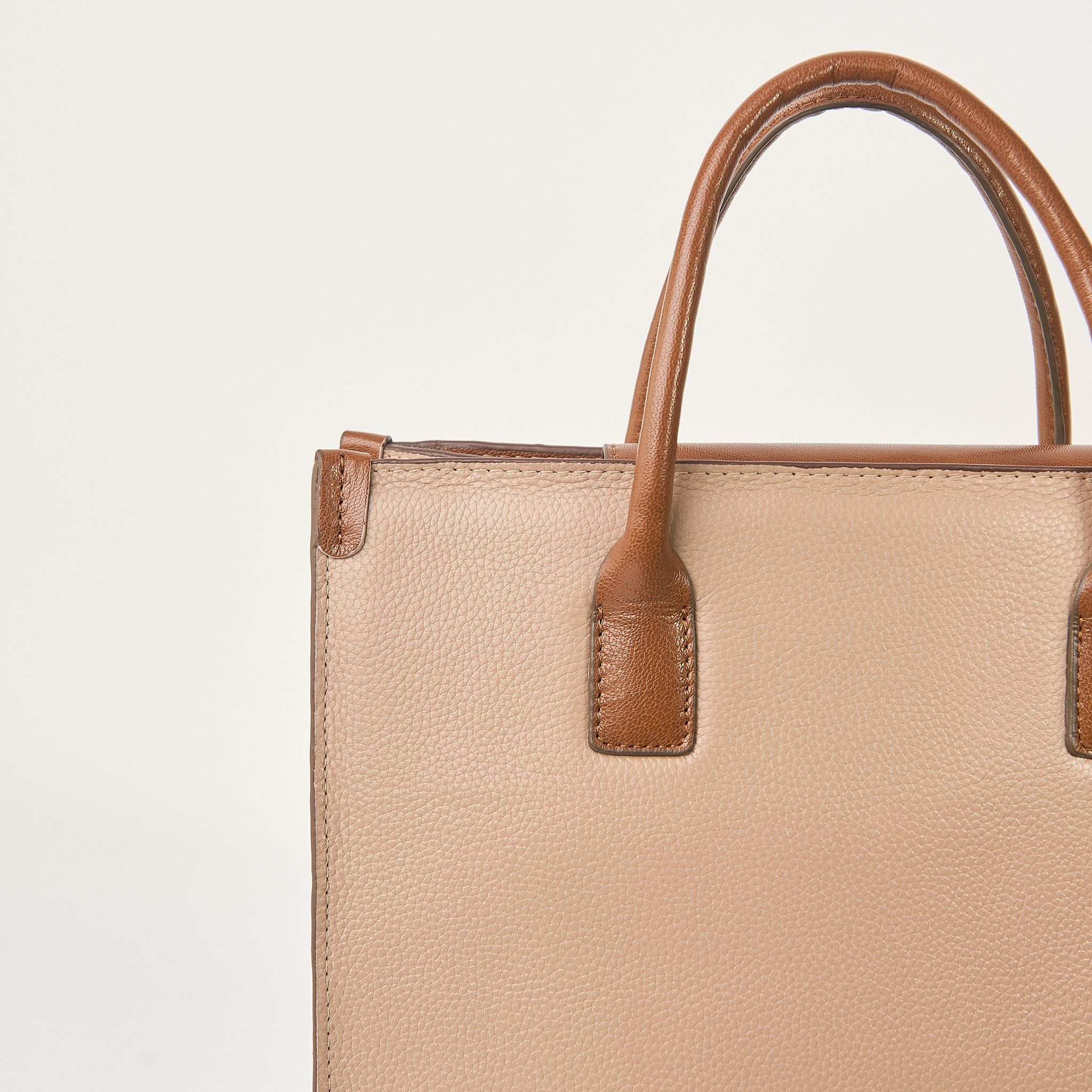  Túi Xách Nữ Da Trơn Nâu 26N.34 