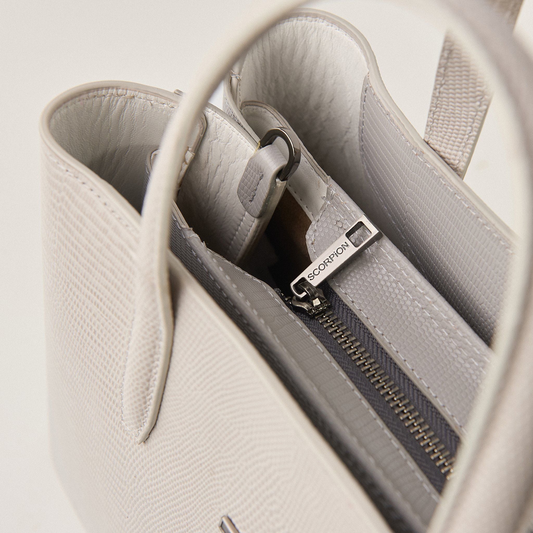  Túi Xách Nữ Da Vân Ghi 26G.37 