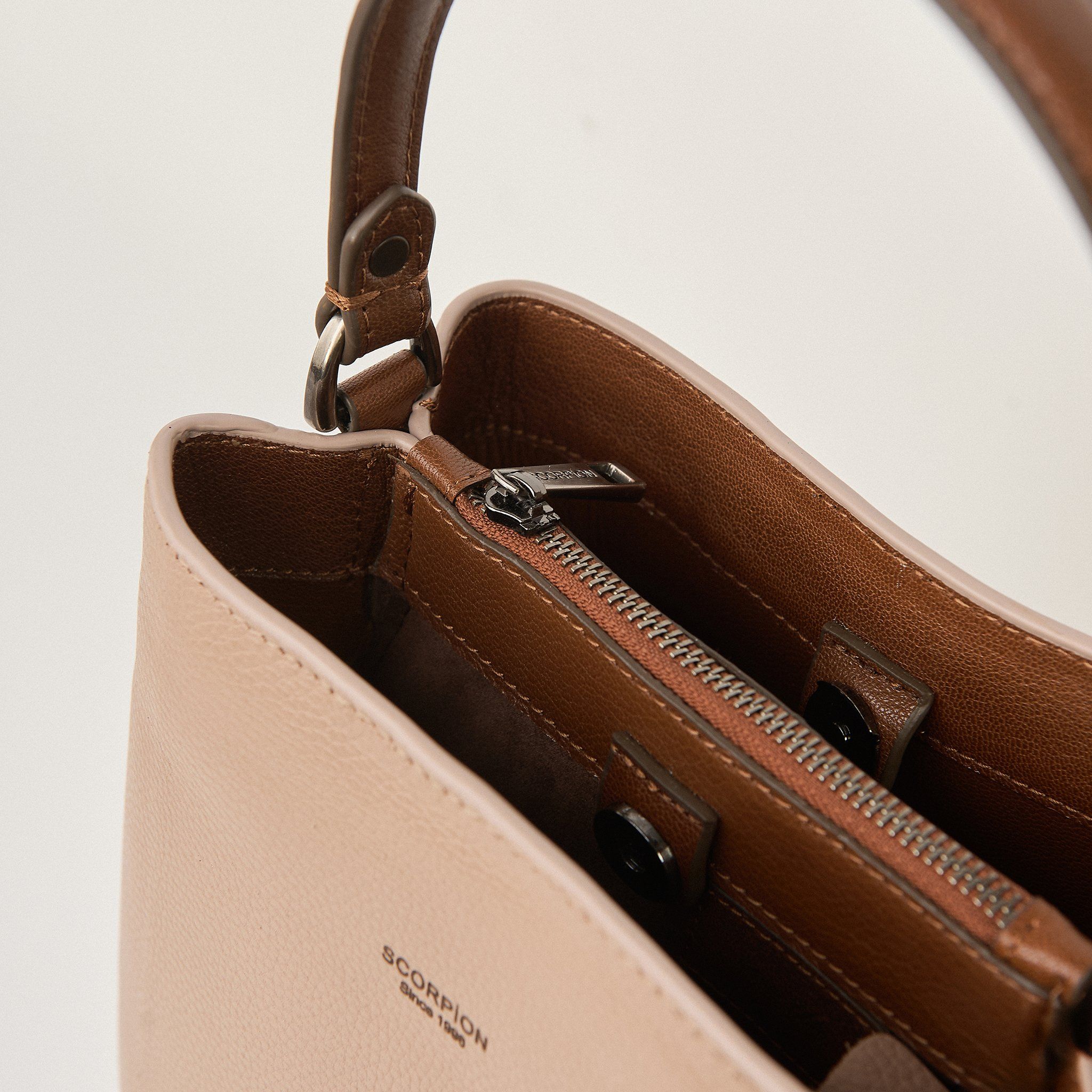  Túi Xách Nữ Da Trơn Kem 26K.193 