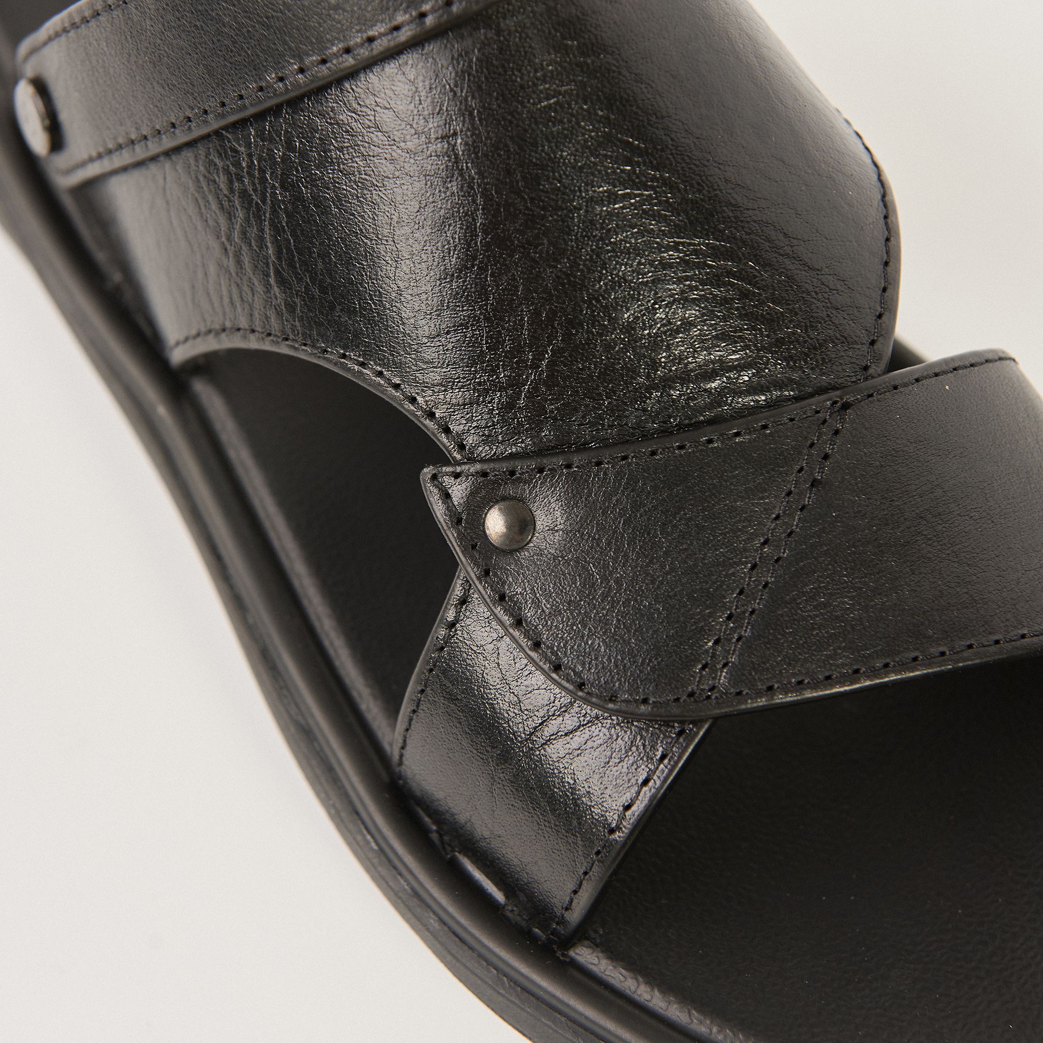  Sandal Da Nam Có Quai Đen 335.2 