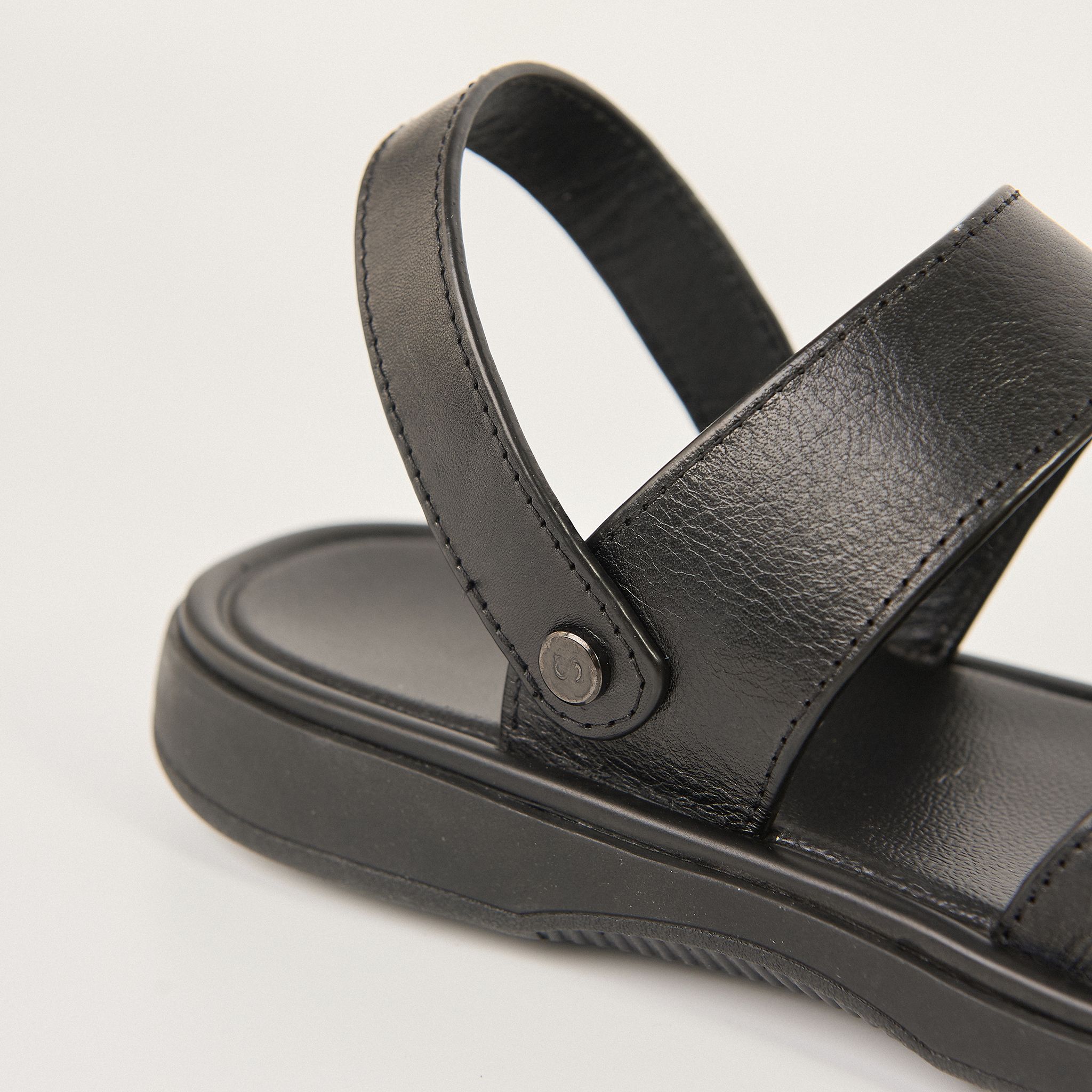  Sandal Da Nam Có Quai Trơn Đen 335.1 