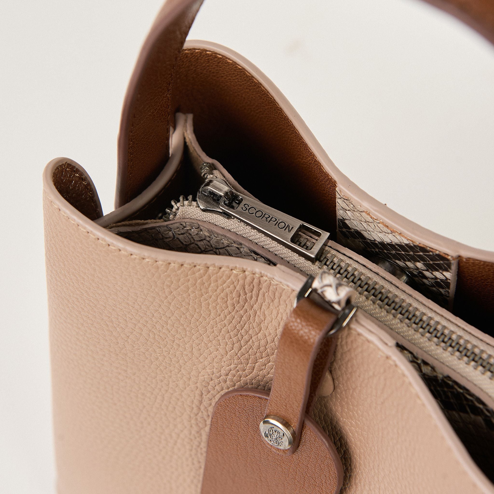  Túi Xách Nữ Da Trơn Kem 26K.224 