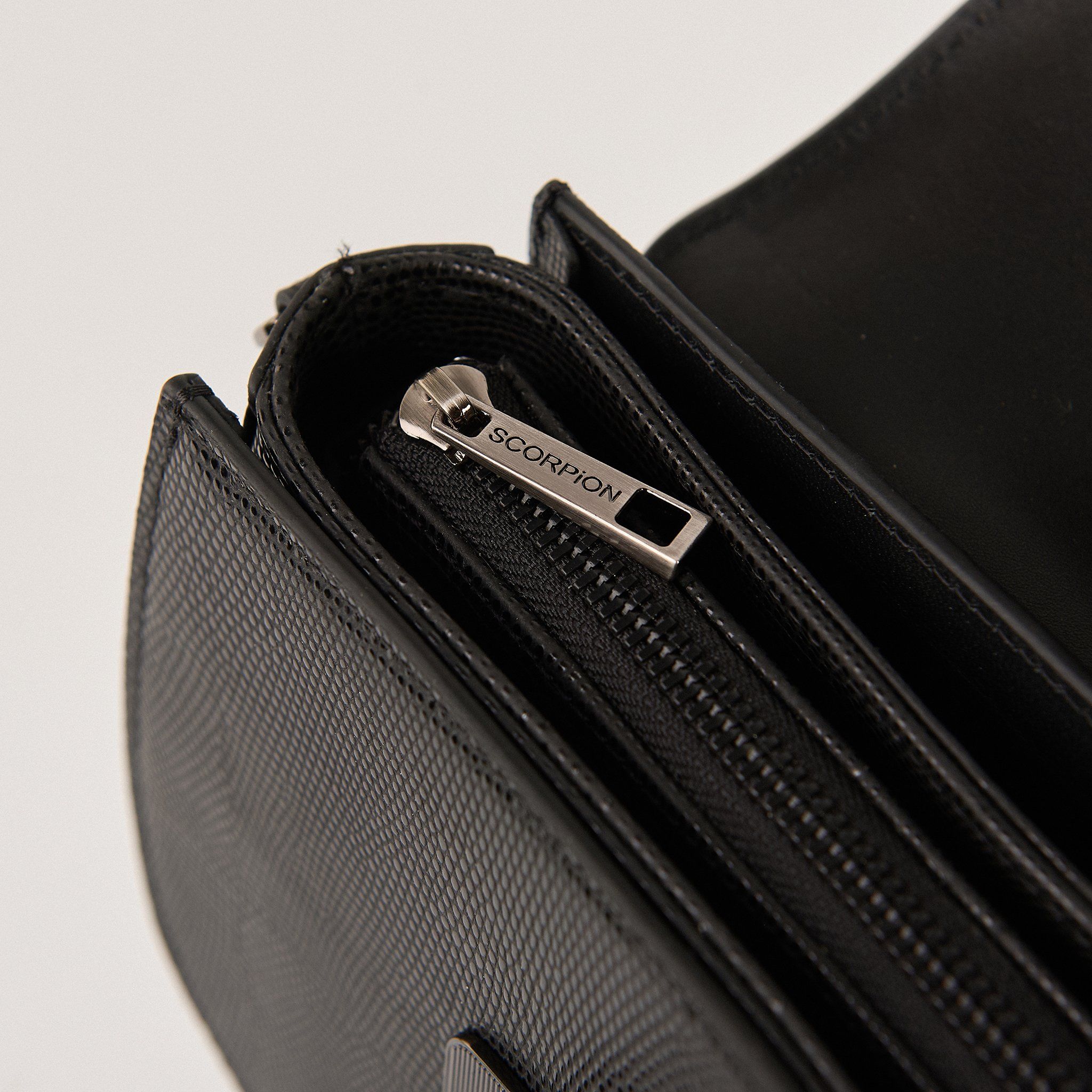  Túi Xách Nữ Da Trơn Đen 26.42 