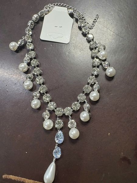  Vòng cổ đính đá rơi 