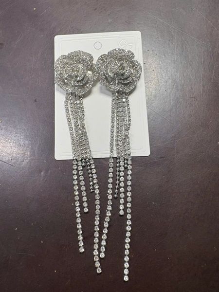  Bông tai hoa đính đá tua rua 