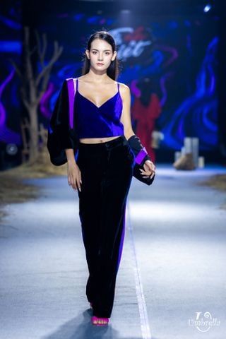  Áo croptop nhung đan lưng 