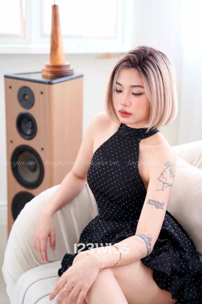 Tóc bob ngắn siêu da LACE - Hai mái dài - Vàng tây chân đen 31237