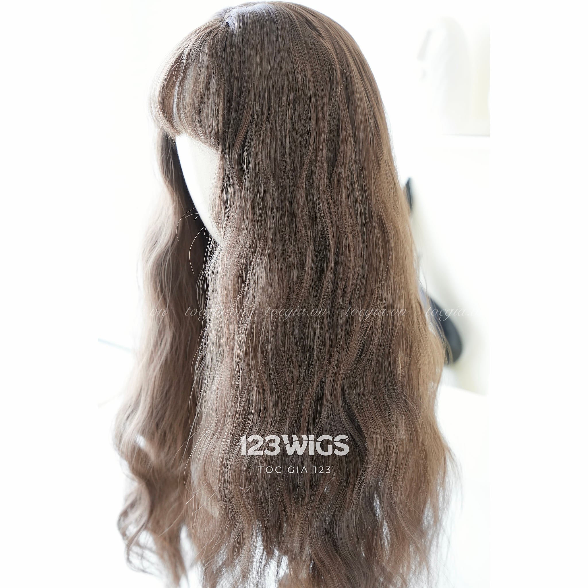 toc-gia-123-wig-xoan-song-dai-mai-thua-nau-tro-phia-sau
