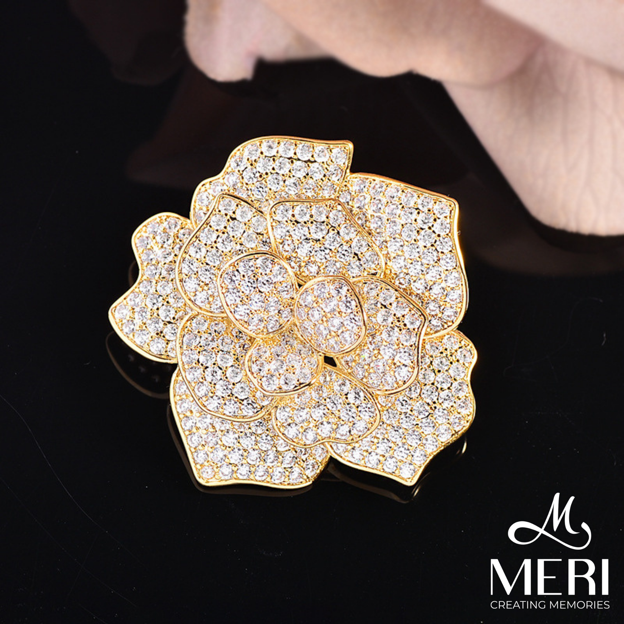  Cài áo Golden Camellia 