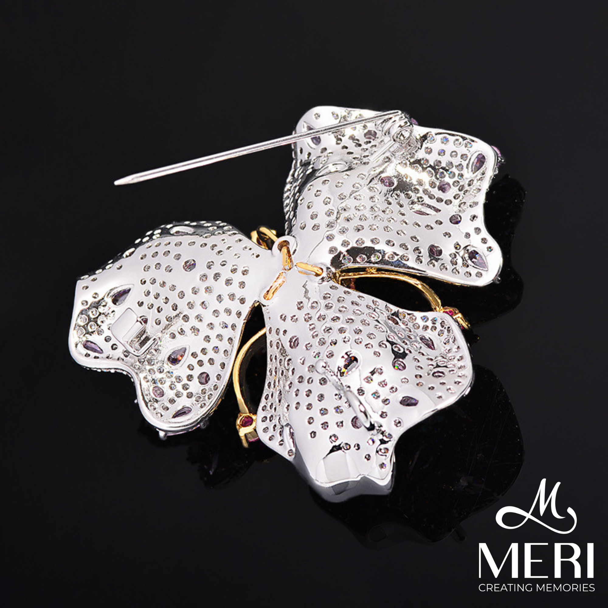  Cài áo Luminous Bloom 