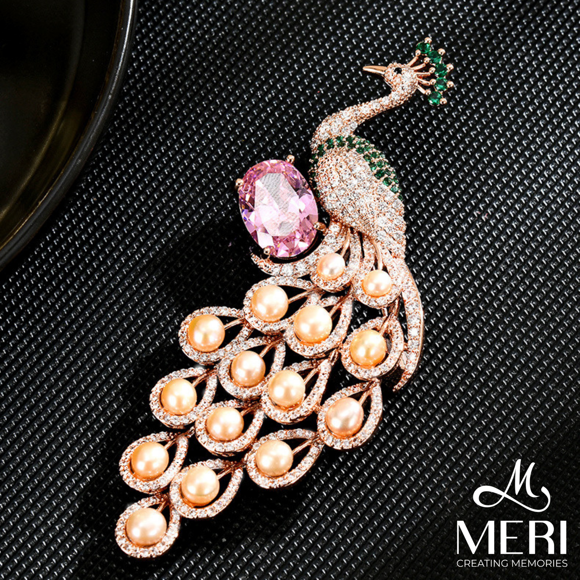  Cài áo Graceful Peacock 