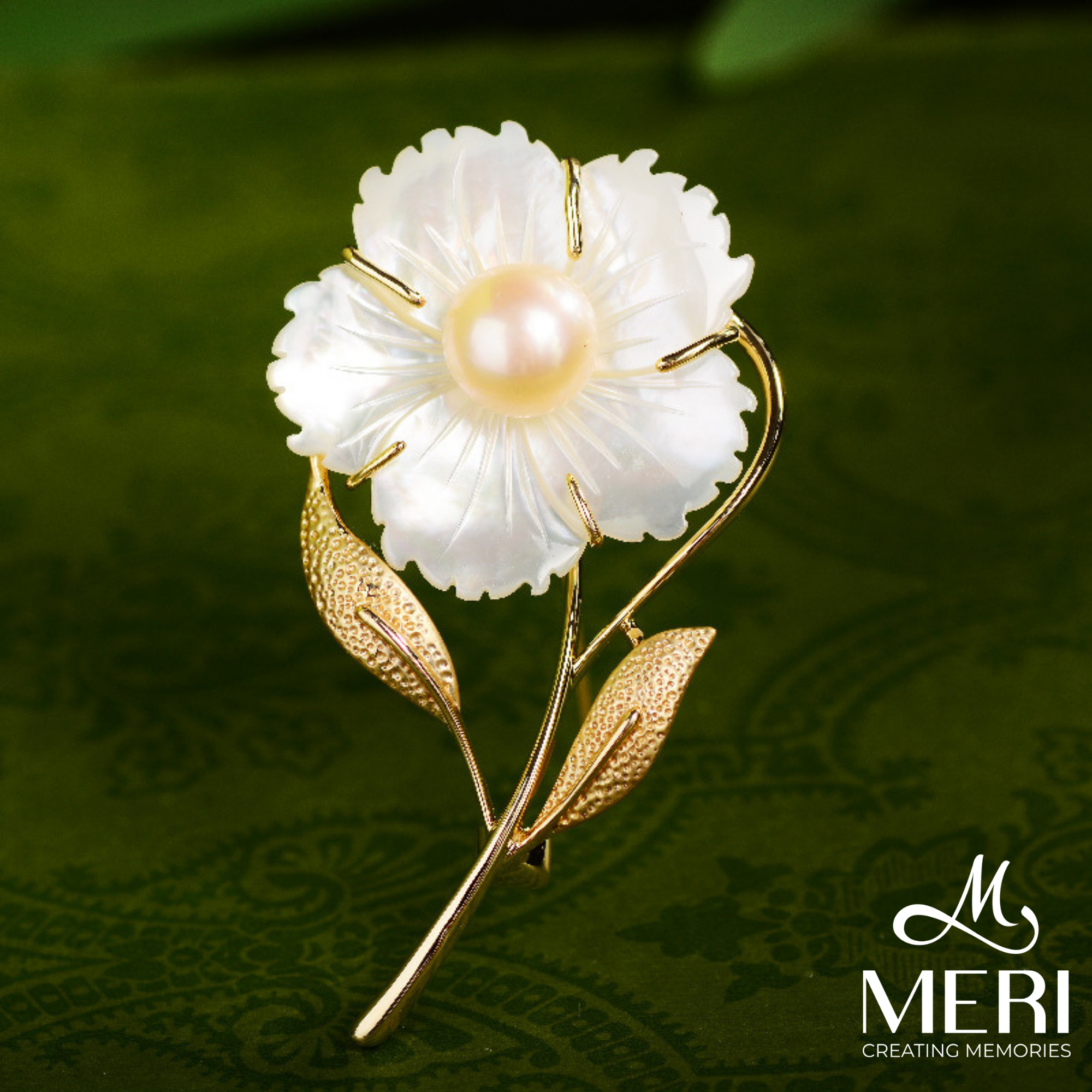  Cài áo Pearlescent Flower 