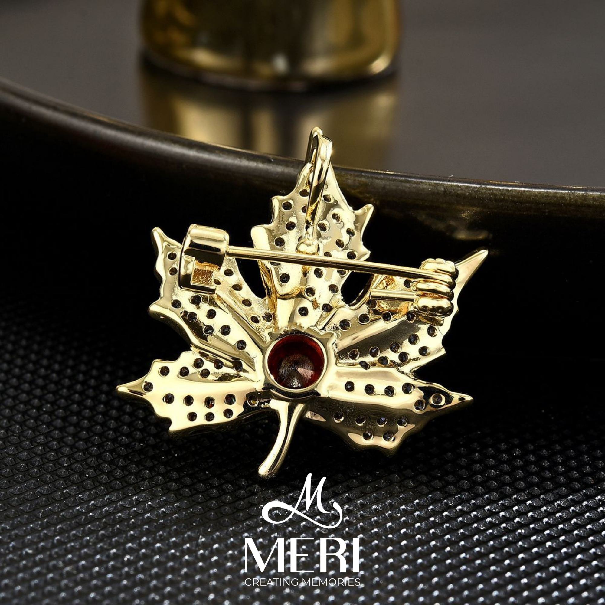  Cài áo Maple Leaf 