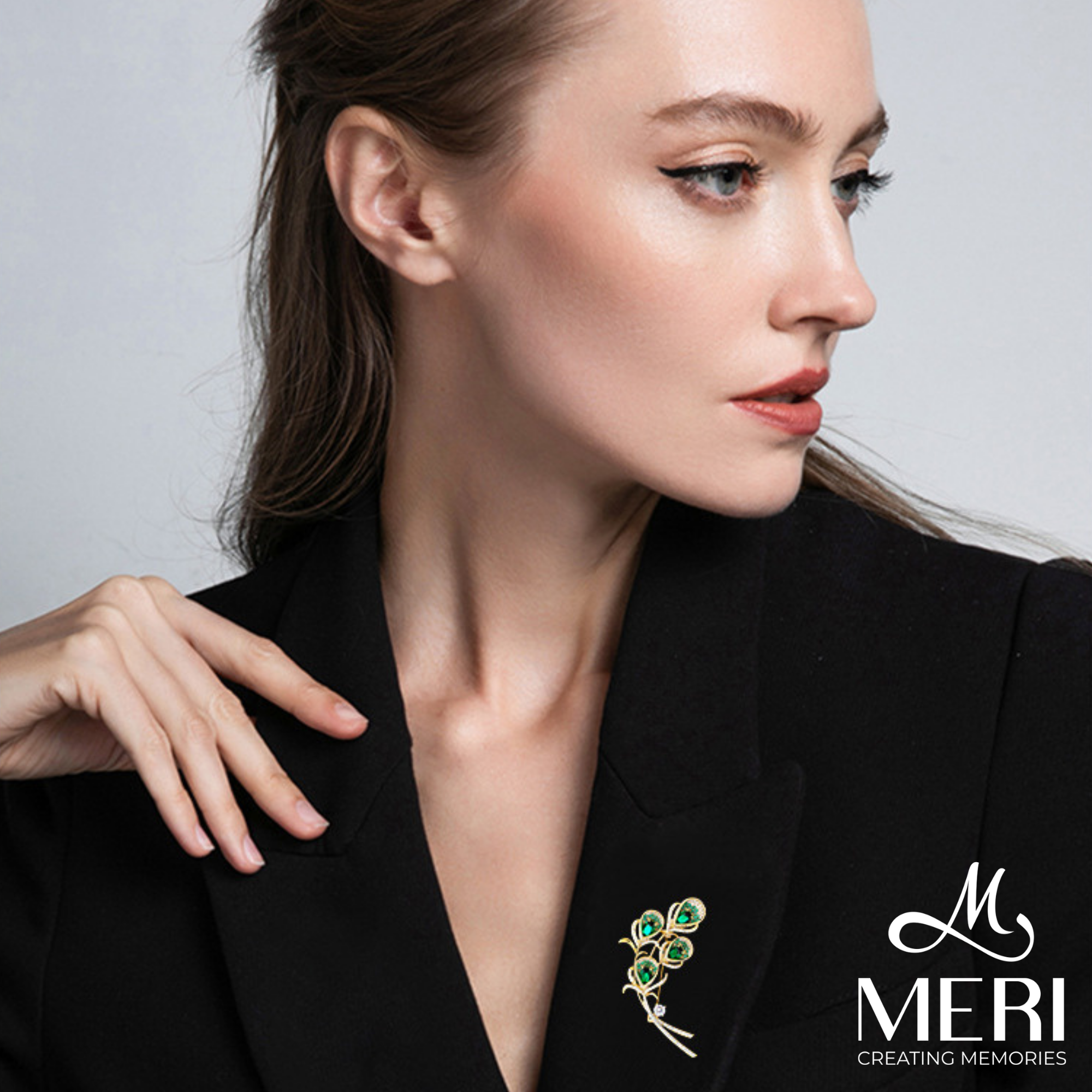  Cài áo Feathered Grace 