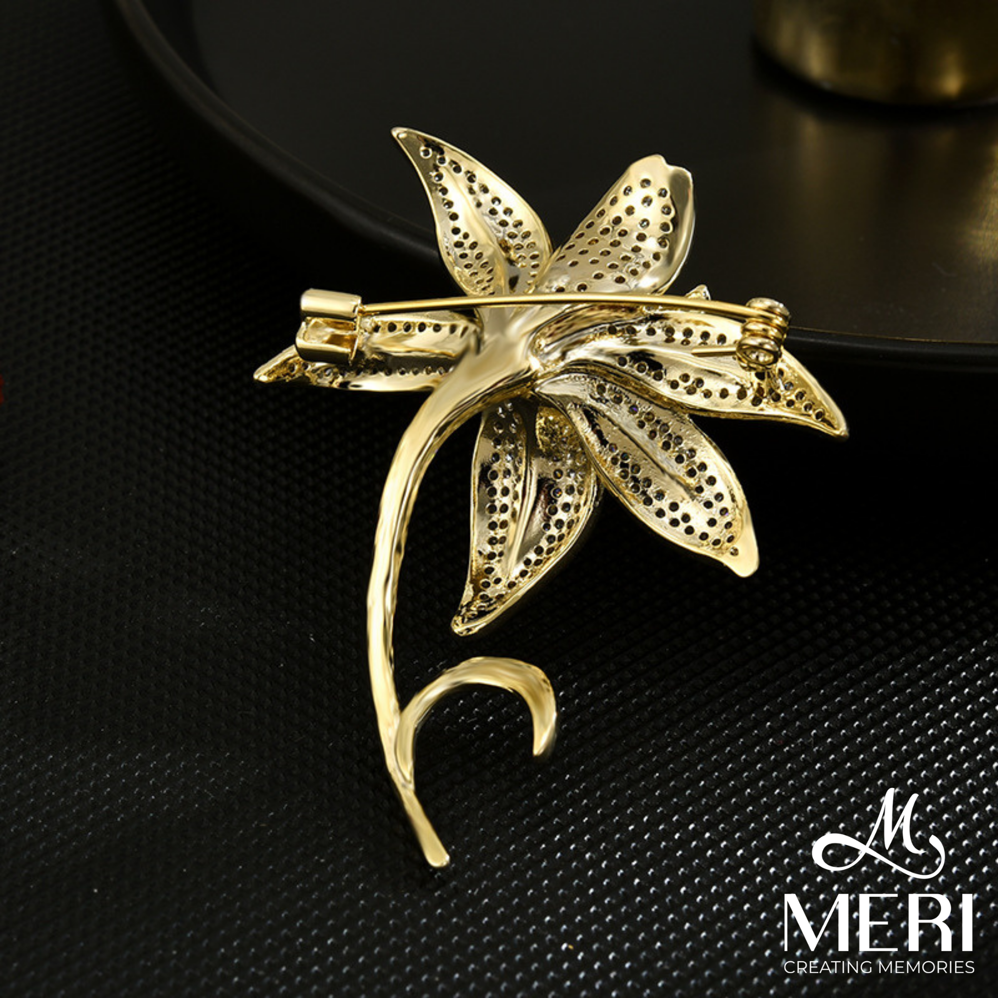  Cài áo Radiant Lily 