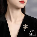  Cài áo Petal Grace 