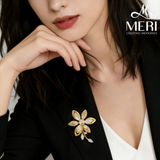 Cài áo Petal Grace 