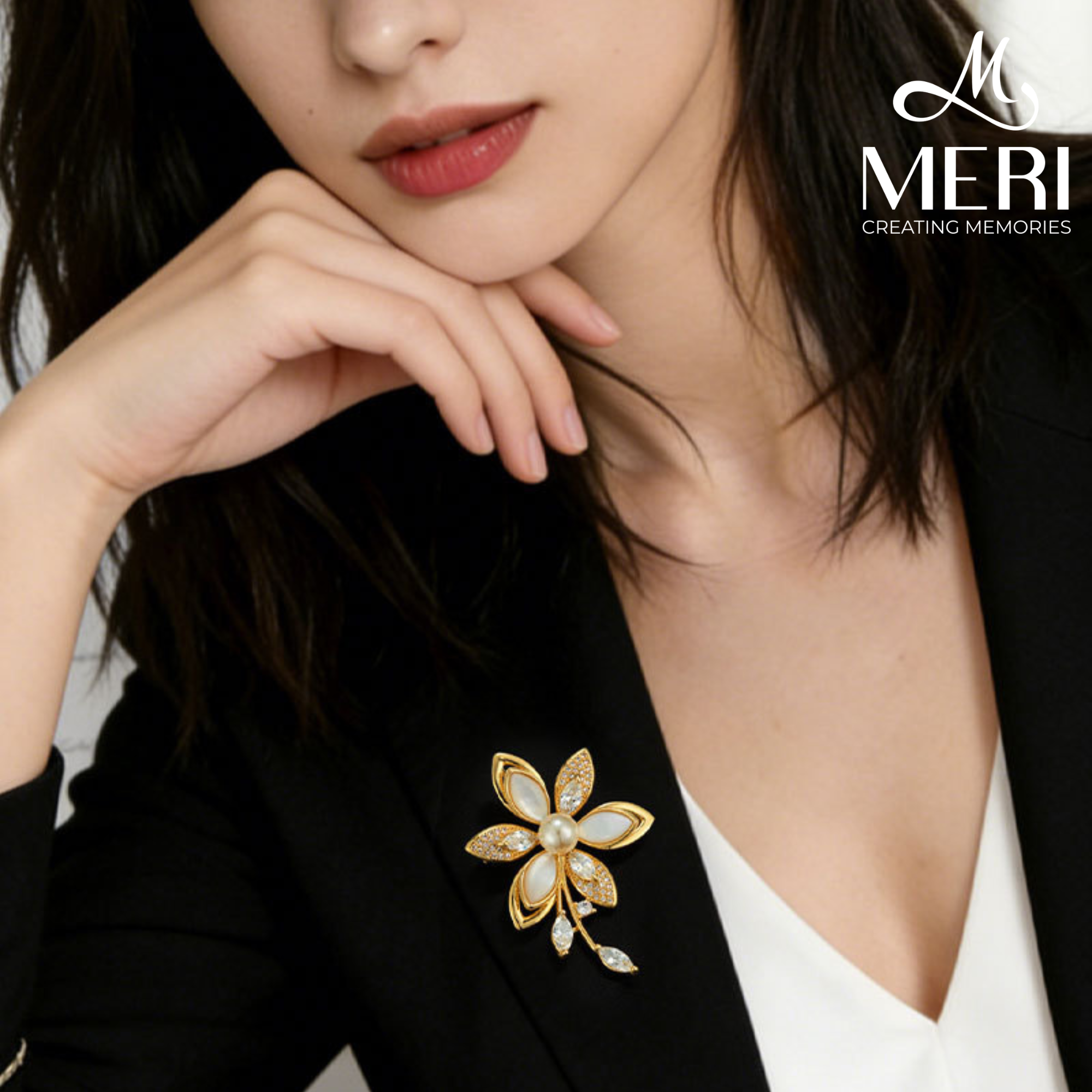  Cài áo Petal Grace 