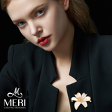  Cài áo Pearlescent Petal 