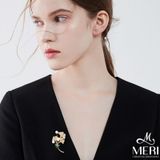  Cài áo chuồn chuồn đậu nhánh lá rẽ quạt 