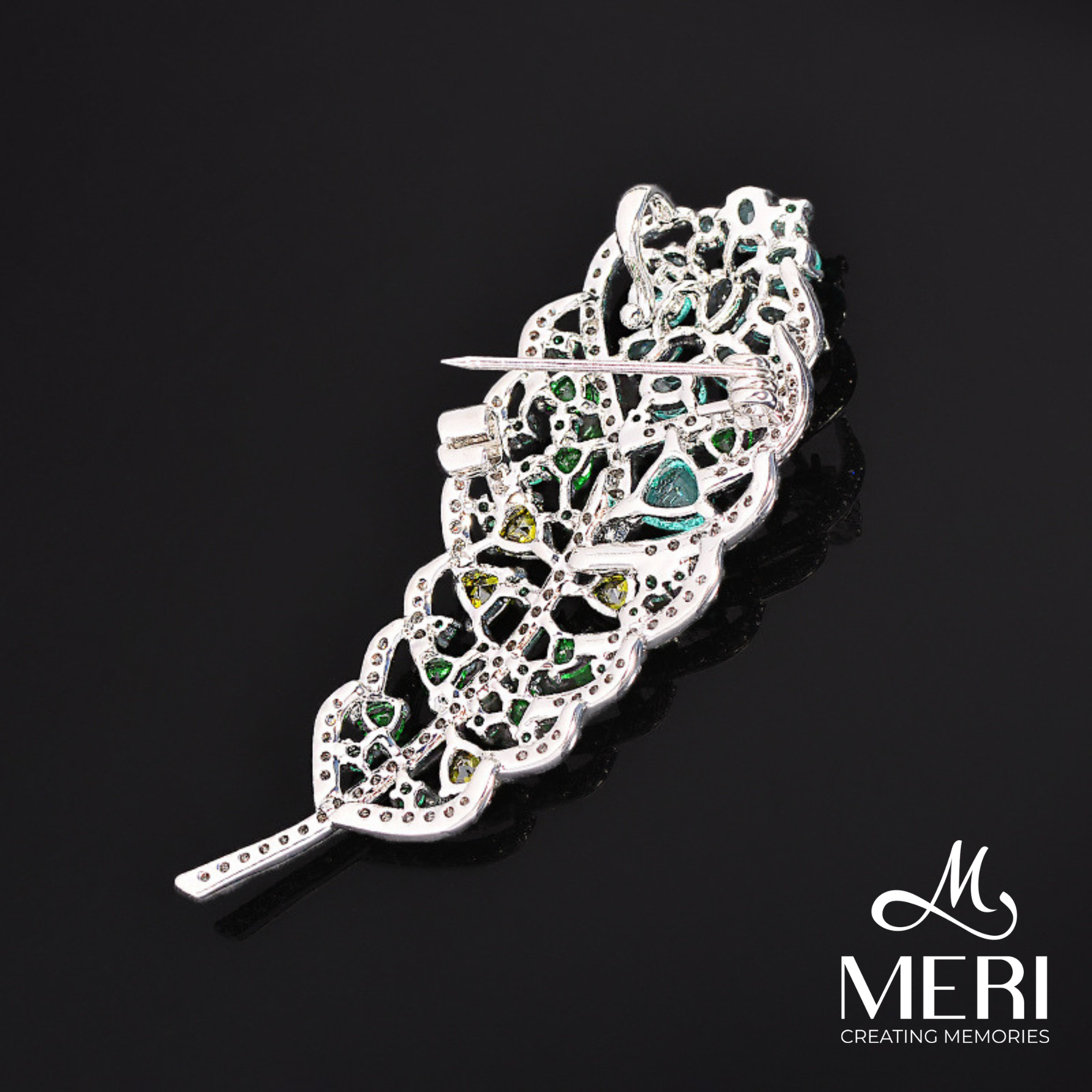  Cài áo Emerald Whisper 