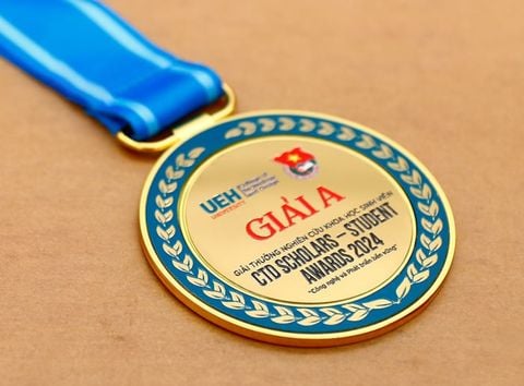  HUY CHƯƠNG TRÒN - UEH 