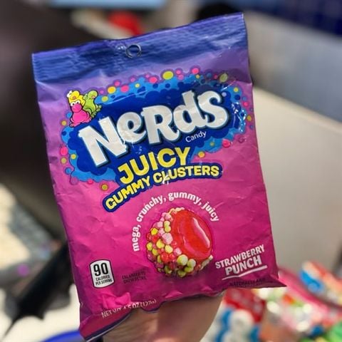 Nerds Juicy Gummy Clusters Strawberry Punch 127G