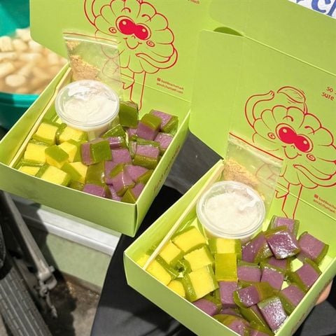 Bánh Da Lợn Hai Vị (Đậu Xanh Lá Dứa / Khoai Môn Lá Dứa) 350G