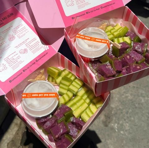 Bánh Da Lợn Hai Vị (Đậu Xanh Lá Dứa/ Khoai Môn Lá Dứa) 500G