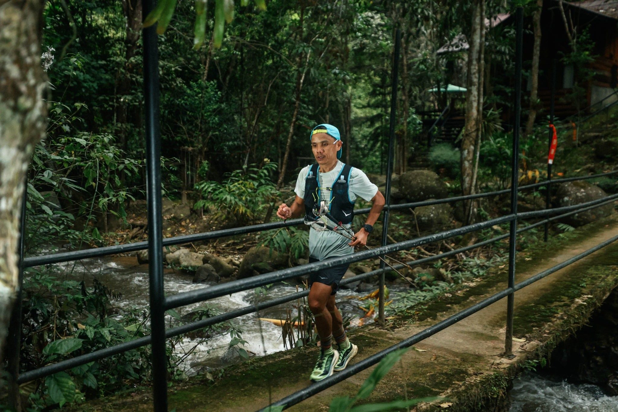  Gậy leo núi chạy trail siêu nhẹ Zenone Z2401 full carbon - Black Gold 