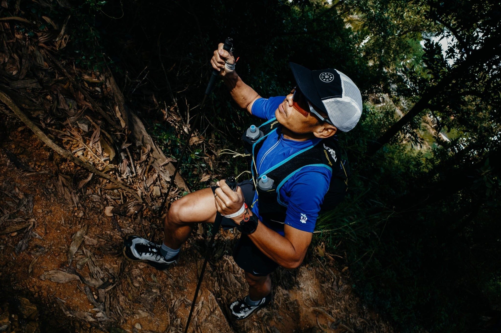  Gậy leo núi chạy trail siêu nhẹ Zenone Z2401 full carbon - Black Gold 