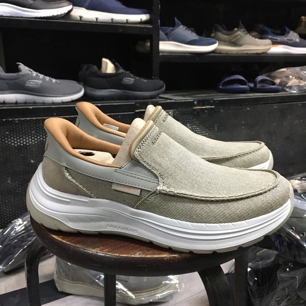 Giày thể thao siêu nhẹ Skech Slip Ins Casual- Nâu nhạt