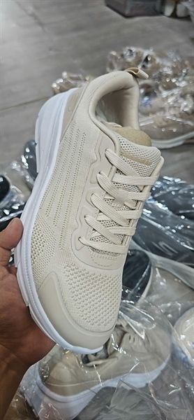 Giày thể thao Skech nữ đế cao siêu nhẹ- Màu sữa