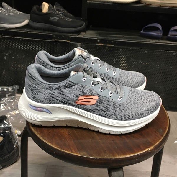 Giày thể thao nữ siêu nhẹ Skech Archfit Fit- Ghi viền hồng