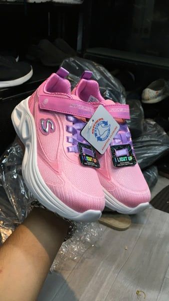 Giày Skech bé gái hồng có đèn