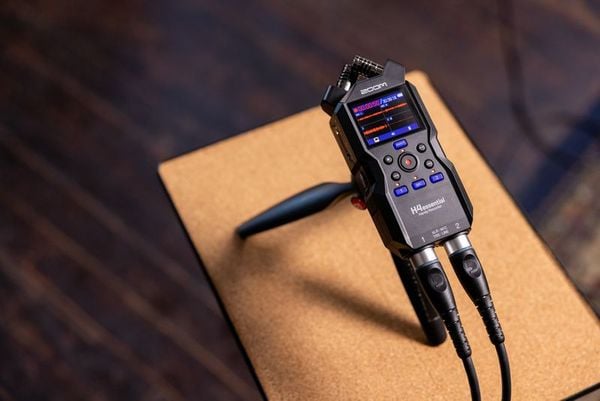 Máy ghi âm Zoom H4 Essential