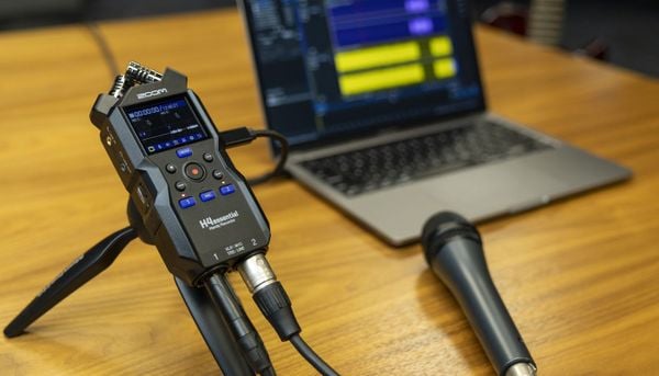 Máy ghi âm Zoom H4 Essential