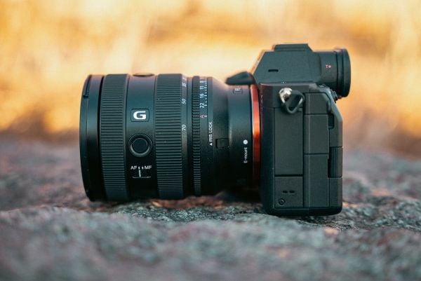 Ống kính Sony FE 20–70mm f/4 G | Chính Hãng