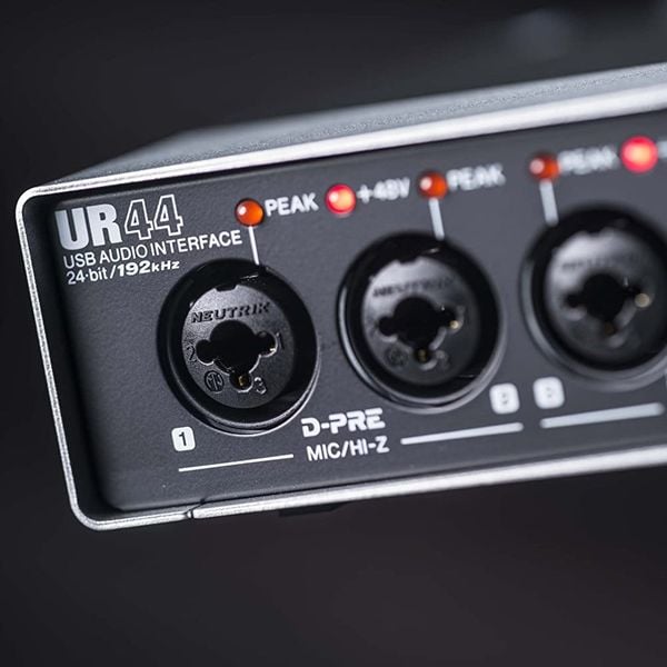 Sound card Steinberg UR44 - Sound card thu âm