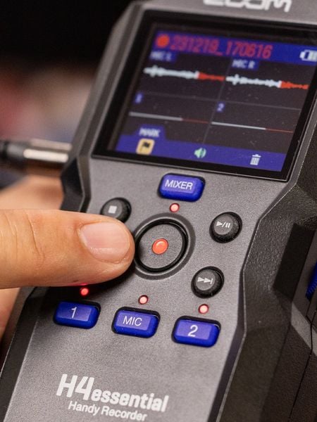 Máy ghi âm Zoom H4 Essential
