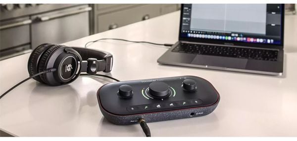 Focusrite Vocaster Two - Sound card thu âm