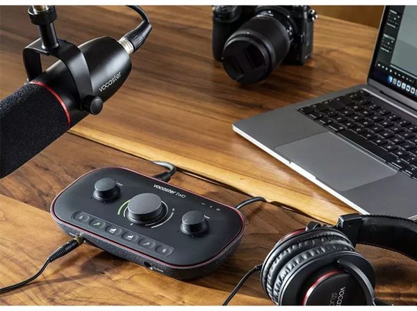 Focusrite Vocaster Two - Sound card thu âm