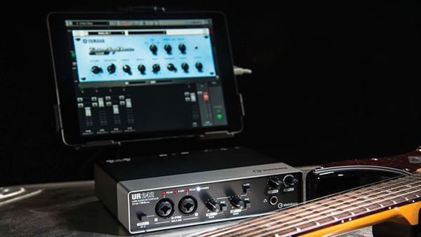 Sound card Steinberg UR242 - Sound card thu âm