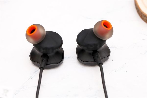 Tai nghe nhét tai thể thao gaming JBL Quantum 50