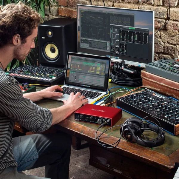 Sound card Focusrite Scarlett 8i6 3rd Gen - Sound card thu âm