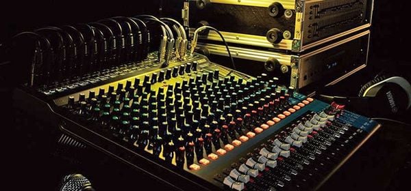 Mixer Yamaha MG20XU - Bàn trộn âm thanh all in one