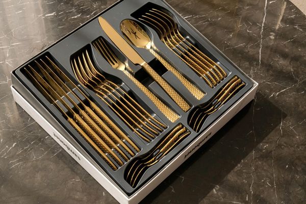  Set 24 món (Dao, dĩa, thìa lớn, thìa nhỏ) Cortina Stainless Steel Mirror PVD Gold Sambonet 