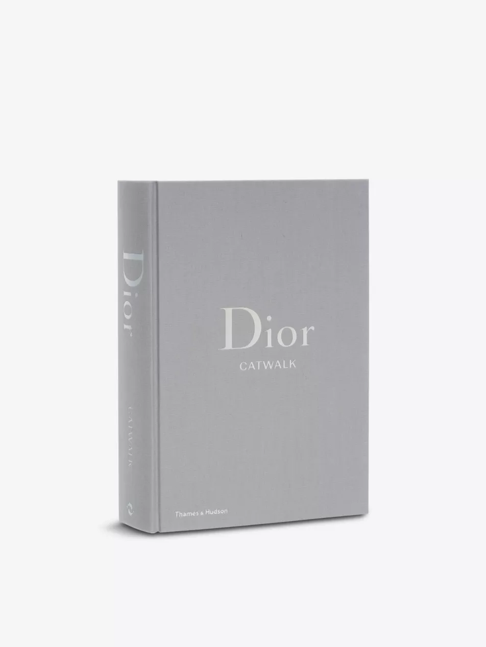  Sách Dior Catwalk Thames & Hudson 