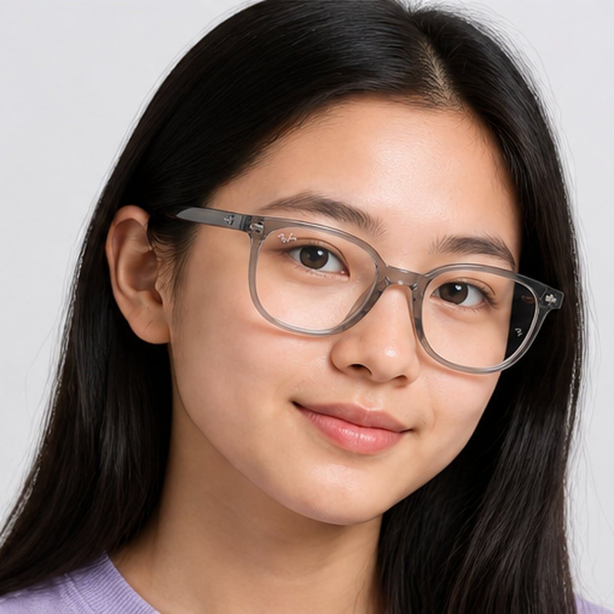 Gọng kính trẻ em Rayban Junior RY9097V 7514 - Xám trong suốt – người mẫu đeo kính